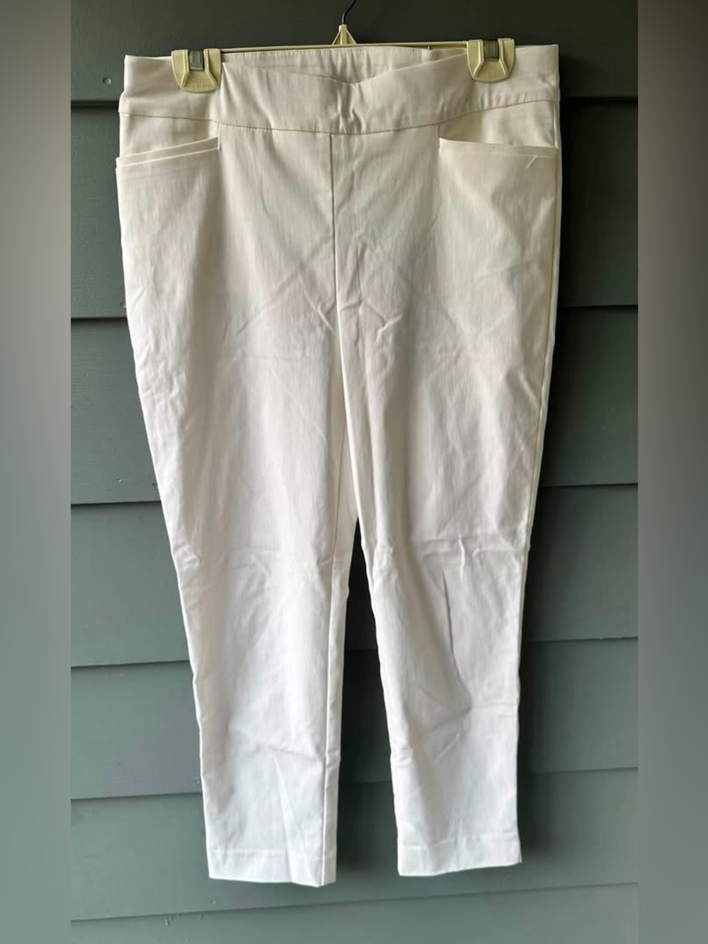 Chico’s sz 1 8 M white ankle pull on pants